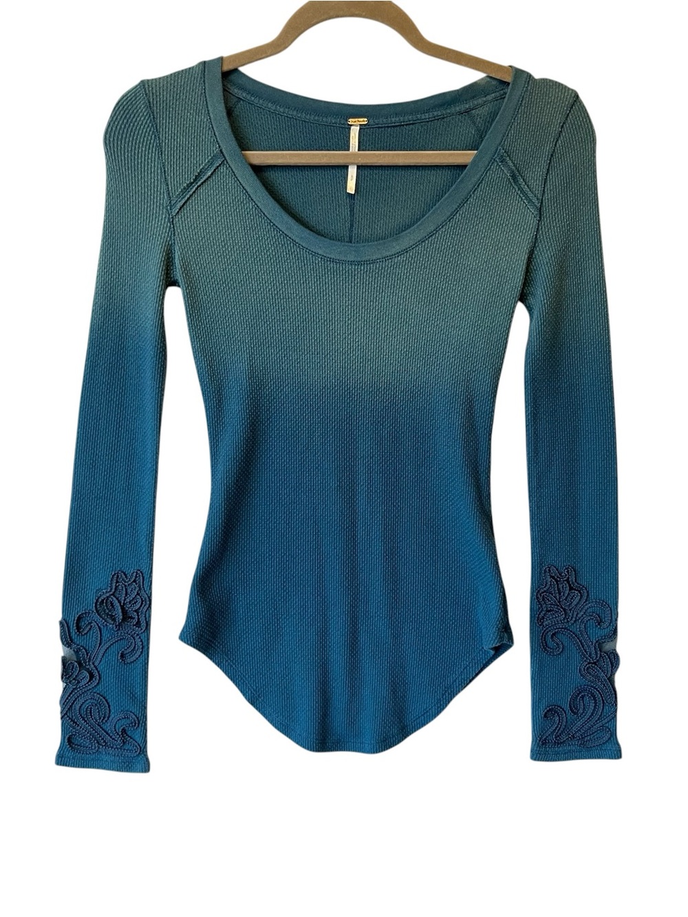 Free People Masquerade Lace cuff thermal shirt S Blue Ombre Waffle knit top FLAW